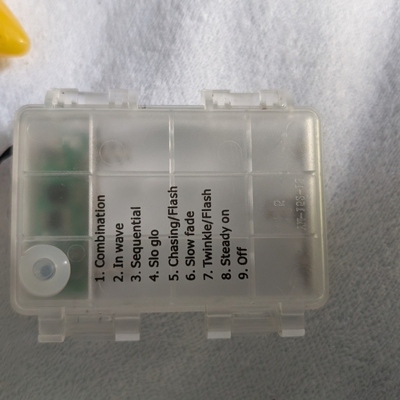 Anycosy Christmas Lights Outdoor, 100 LEDs C7 Strings Lights Battery Operate EUC - Picture 5 of 7